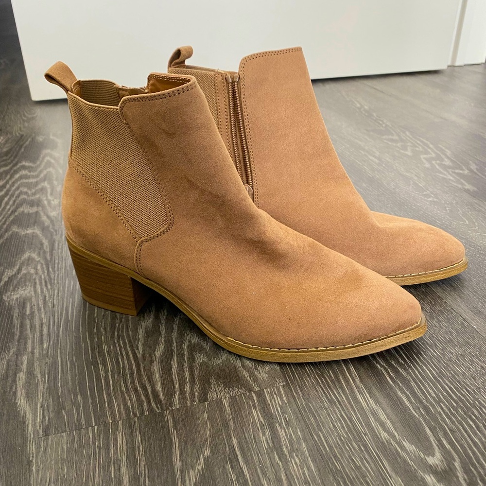 Universal Thread heeled booties. New with tags. Size 8.5.